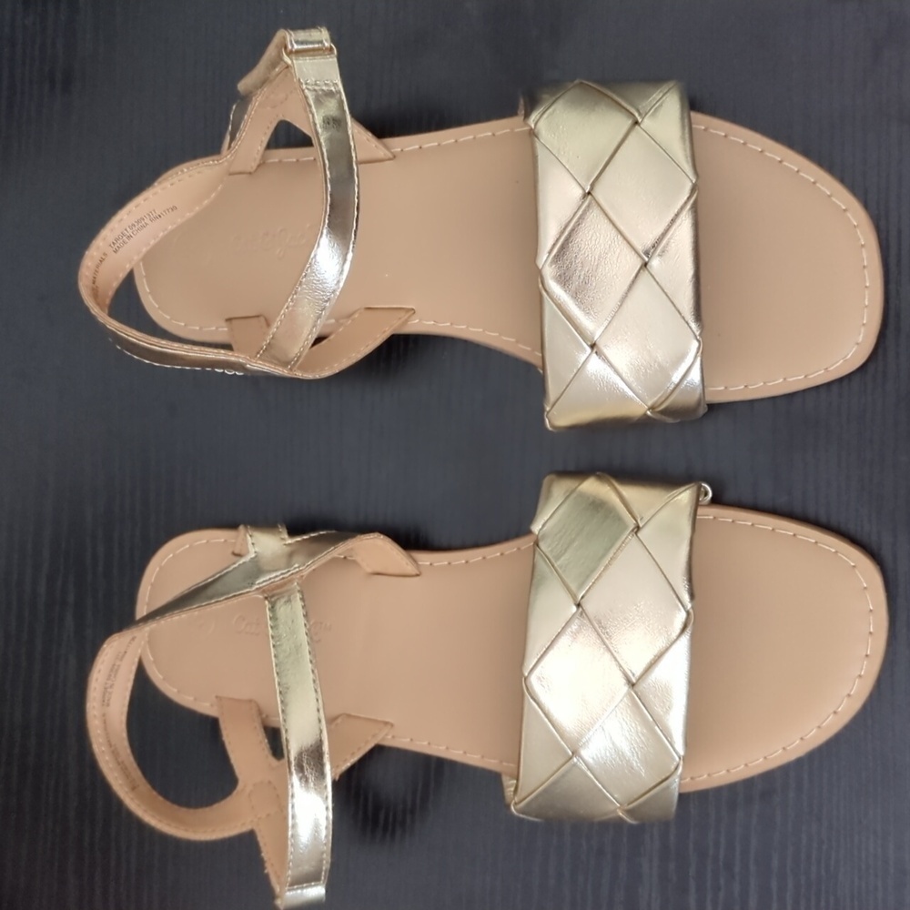 ✨ New Without Tags Cat & Jack Gold Sandals - Size 3